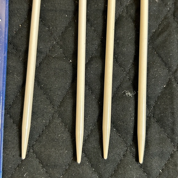 Susan Bates Knitting Needles Aluminum Double Point Size 6 Quick Silver 7 inch - Picture 6 of 6